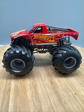 2015 Hot Wheels Red #3 Racing Monster Jam Truck 1:24